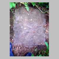 051-1058 Ein im Jahre 2005 gefundener Grabstein vom Friedhof Koellmisch Damerau, mit der Inschrift - Martha Neumann, etc..jpg